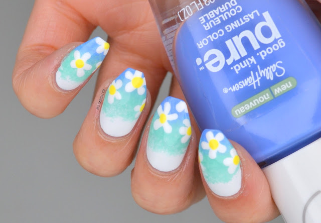 Daisy Nail Art with Gradient