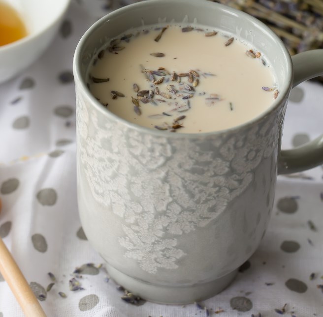 Earl Grey Latte with Lavender and Honey