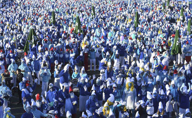 The Largest Gathering of Smurfs - Landerneau, France