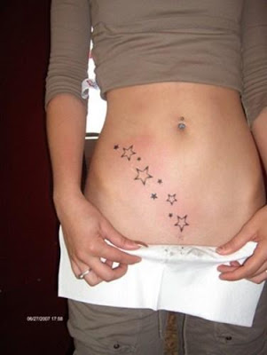 estrelinhas tatuadas no ventre