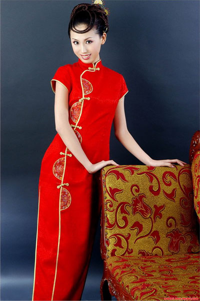 Though dresses of many different styles are considered qipaos for brides 