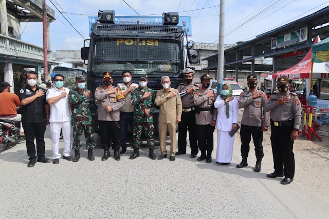 Menjelang Idul Fitri 1442 H Polres Batu Bara Bersama Danyon 126 KC dan Forkopimda Laksanakan Penyemprotan Disinfektan Secara Serentak