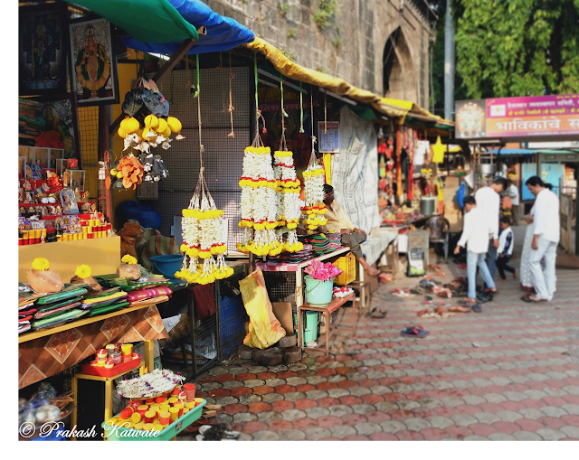 Pooja Thali Stalls outside the Mahalaxmi Temple