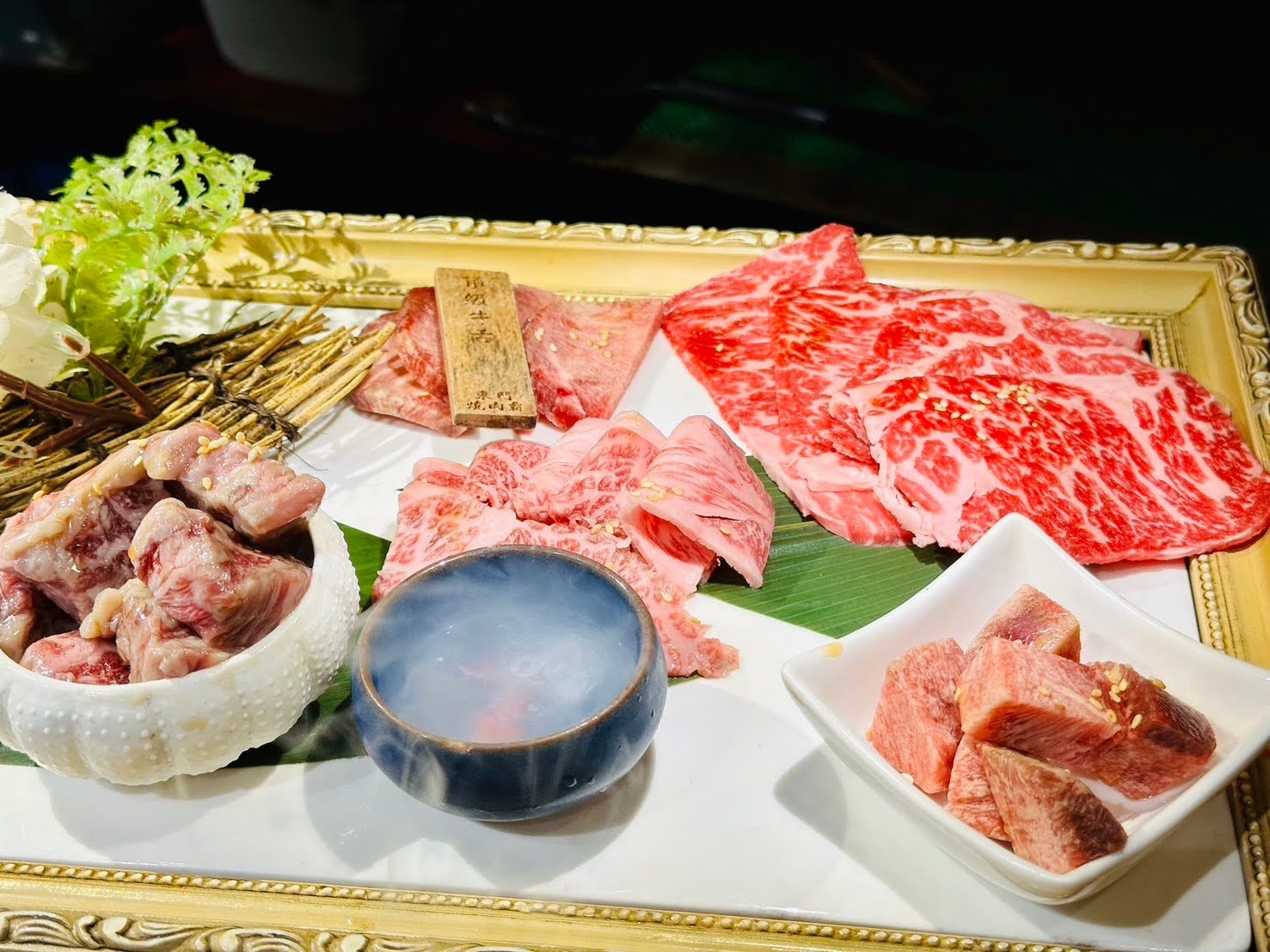 新竹東區餐廳推薦！東門市場評價不錯的燒肉店，代烤服務，牛舌、和牛、生蠔、海鮮