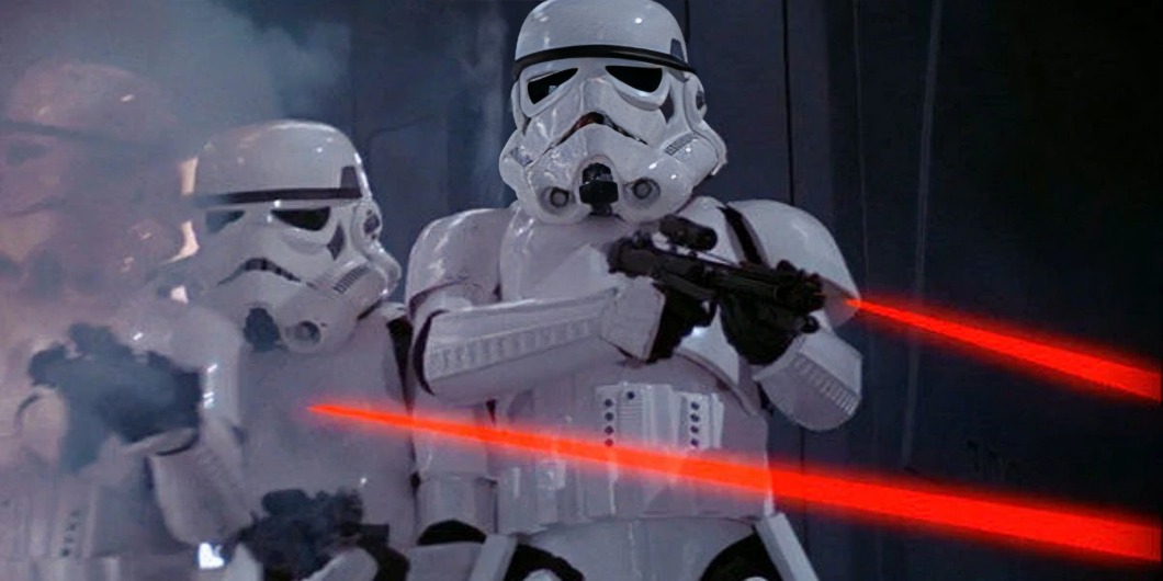 Stormtroppers atirando com armas laser e errando o alvo, claro