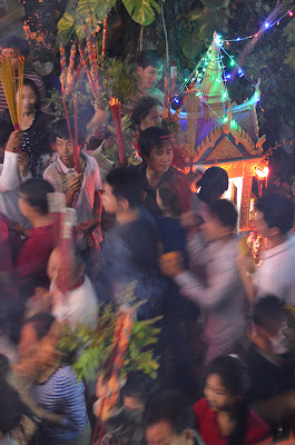 Crowd, Lunar New Year at Wat Phnom, Phnom Penh, Cambodia