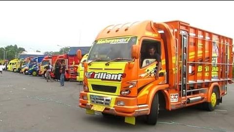 Truk canter modifikasi - warna orange 2