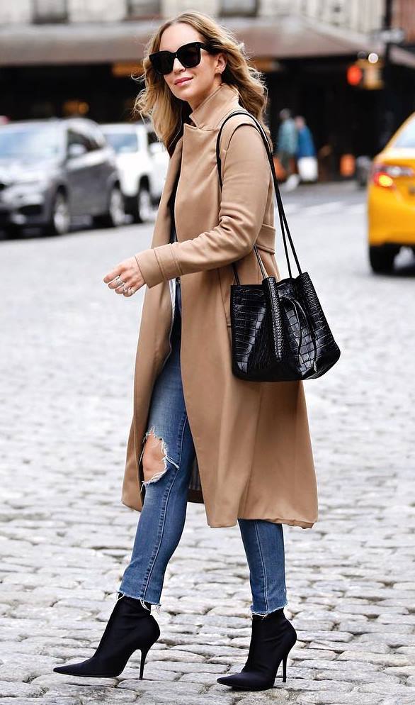 what to wear with a brown coat : ripped jeans + black boots + bag