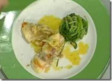 Cannoli di ricciola in crosta di provolone con cicoria affogata