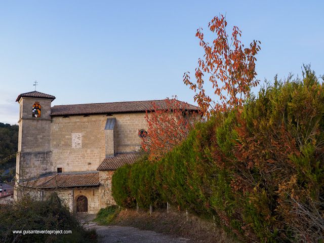 Parque Natural de Izki, Iglesia de San Esteban, en Corres, por El Guisante Verde Project