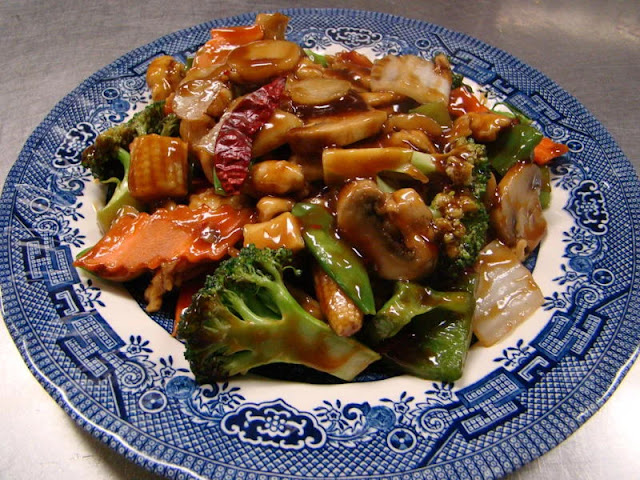 Perfect Sliced Chicken and Vegetables with Spicy Hunan Sauce