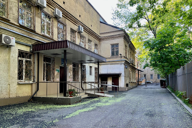 улица Маросейка, дворы, Женская консультация № 6 (бывший детский сад 1938 года постройки)