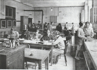 Ecole Normale d’institutrices de Mâcon, nouvelle salle de sciences, 1907 (collection AAEENM)