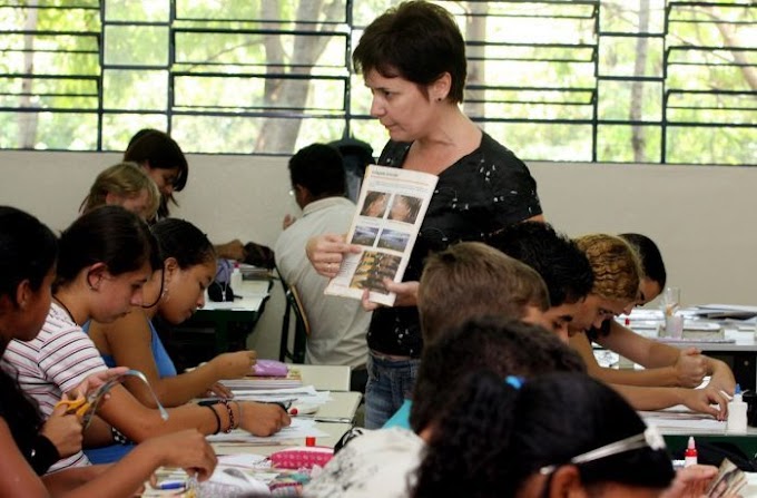 Professoras terão de trabalhar mais dez anos, se reforma de Bolsonaro passar