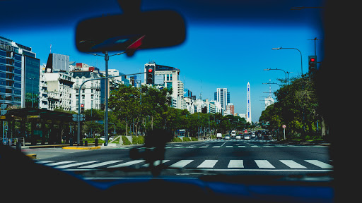Calle de Buenos Aires vista desde un automóvil
