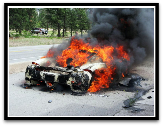 foto mobil terbakar