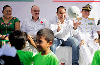 Magno desfile en Isla Mujeres por el día de la Revolución Mexicana