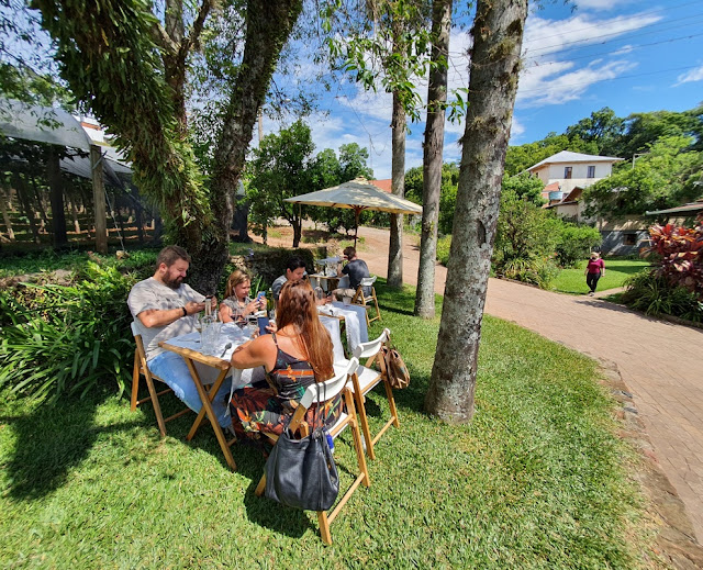 almoço harmonizado ao ar livre na Vinícola Cristofoli