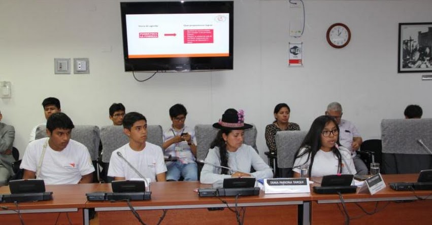 Niños y adolescentes piden a congresistas luchar contra violencia hacia menores