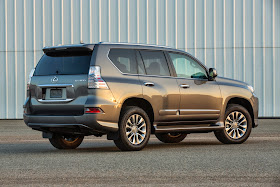 Rear 3/4 view of 2015 Lexus GX460