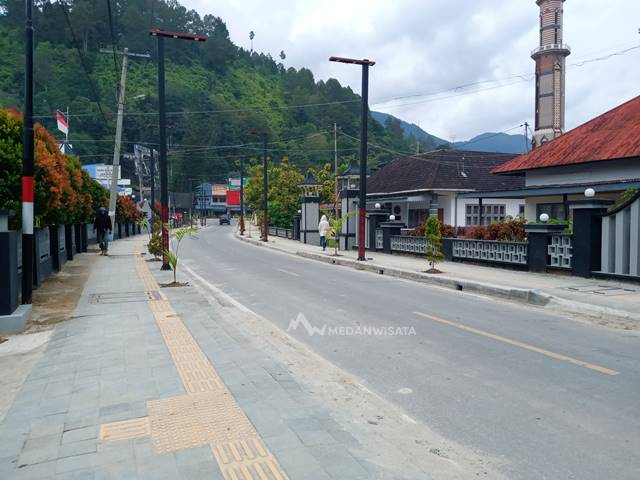 Pedestrian di Kawasan Parapat Danau Toba