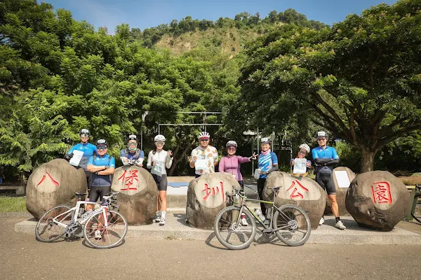 ▲參山處騎遊之旅體驗二水自行車步道的單車漫遊，還有導遊沿途帶領遊客探訪社區擁有300年歷史的灌溉水圳文化。（參山處提供）