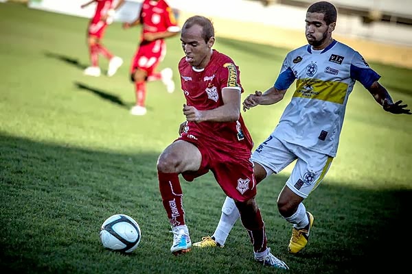 Após multa ser paga, Fabinho Cambalhota está livre para atuar no Treze-PB