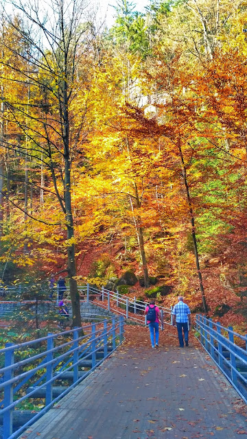 trasa na wodospad Szklarka, barwy jesieni, październik