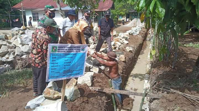 Atasi Banjir di Pemukiman Warga, Pemnag Karang Rejo Bangun Drainase