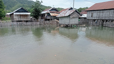 Banjir Rob Rendam Pemukiman Warga Desa Waduruka