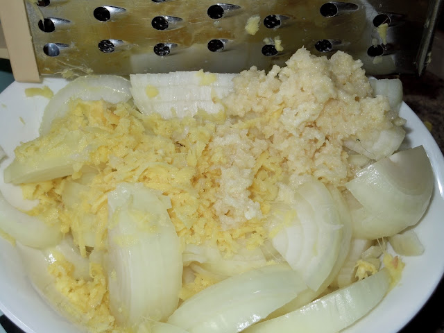 Sliced onion, grated ginger, crushed garlic