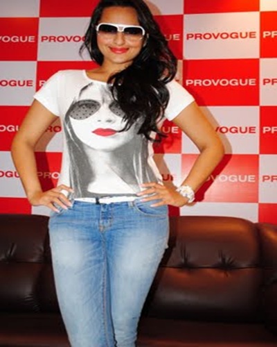 Sonakshi Sinha sexy pics
