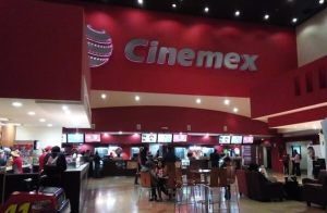 Delincuentes armados asaltan salas de Cinemex en Ecatepec