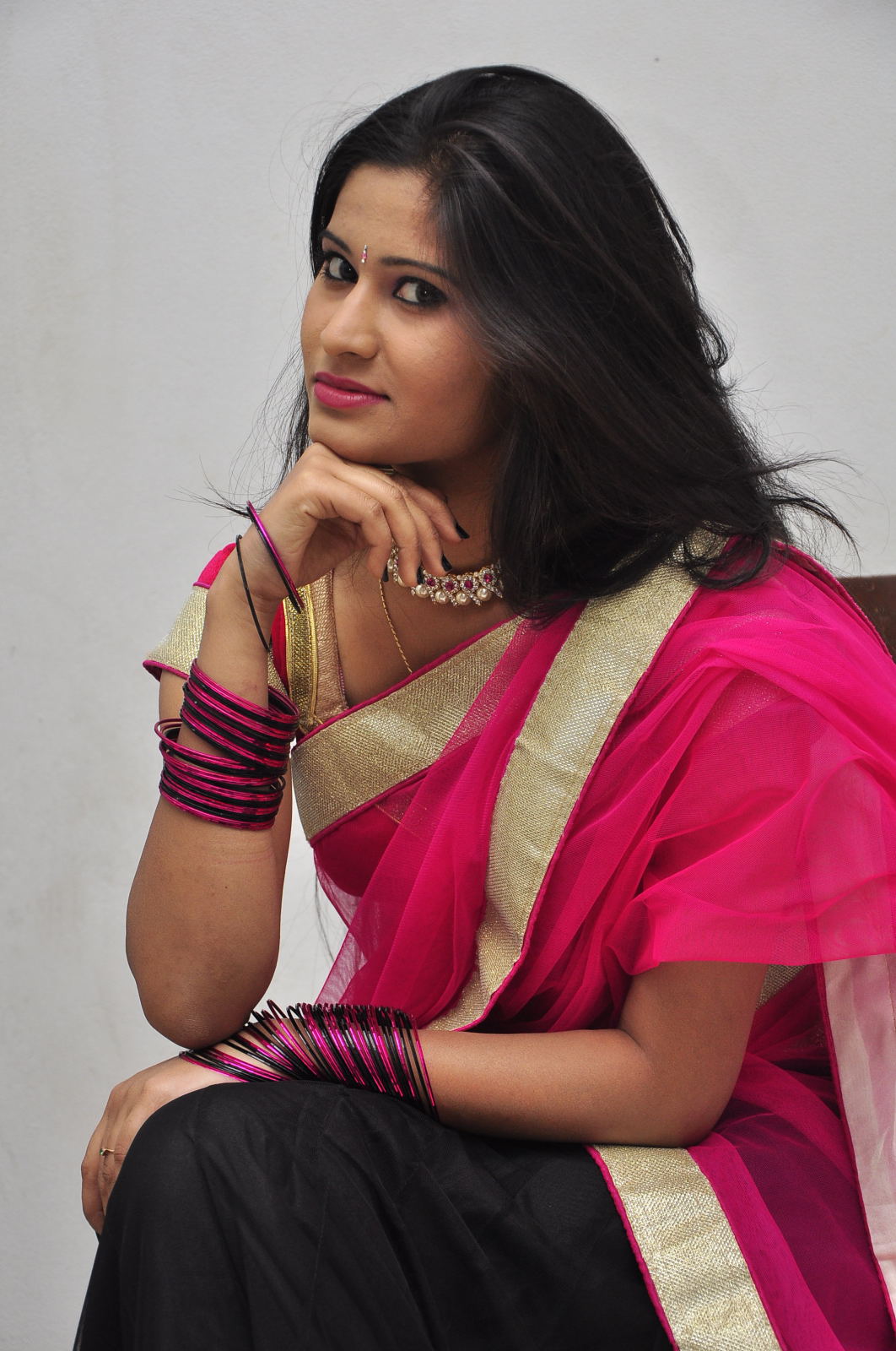 models hot photos in saree