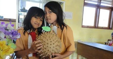 Kertas Semen Bekas Jadi Durian Lucu Kreasi Kerajinan  