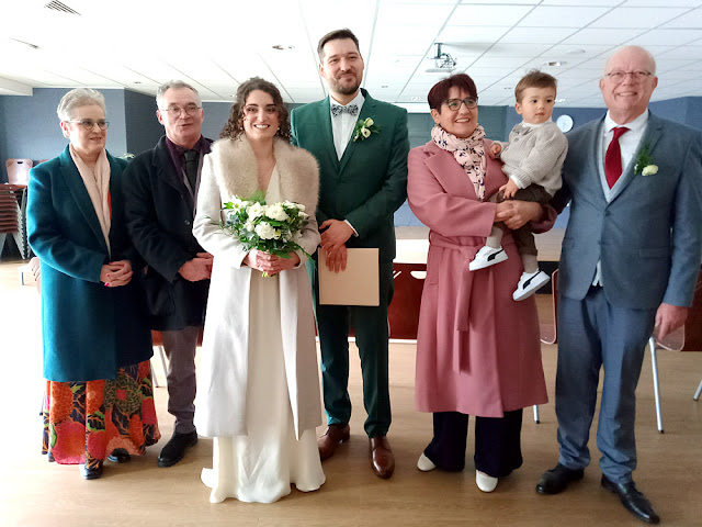 NewLy married coupLe and parents, Indre et Loire, France. Photo by Loire VaLLey Time TraveL.