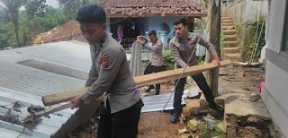 Kabid Humas Polda Jabar : Wujud Kepedulian, Polri Terus Bersihkan Bongkahan Puing - Puing Pasca Gempa Cianjur