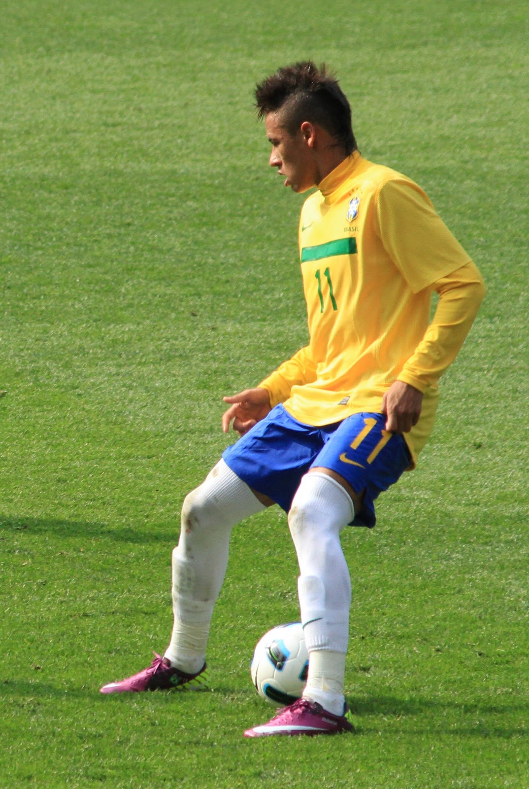 All Super Stars: Neymar Young Football Star 2011