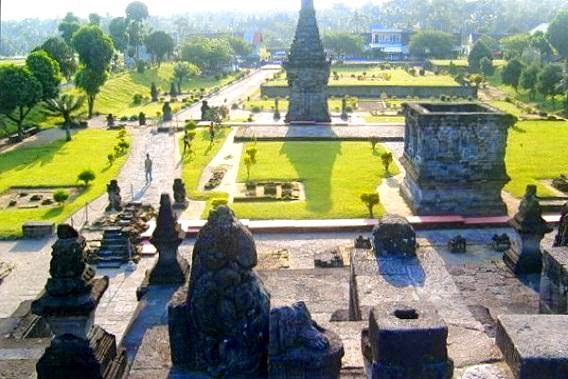 candi penataran, wisata blitar, hotel blitar, tempat bersejarah di blitar