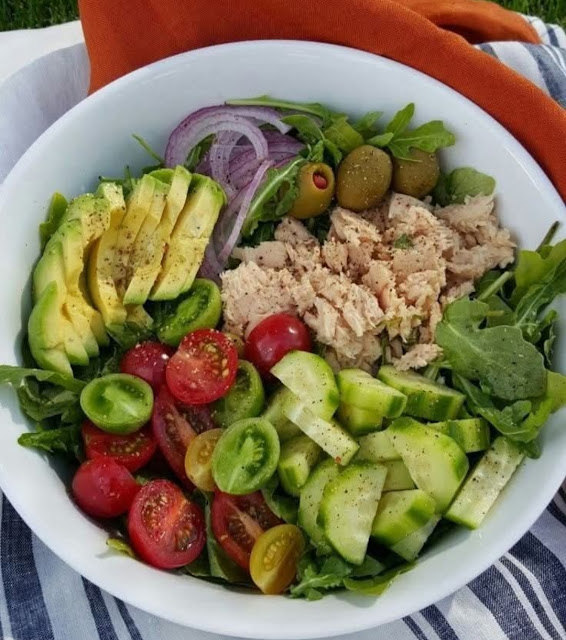 Tuna, Avocado, & Veggie Salad 🥑🐟🍅