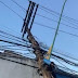 Motorista cochila ao volante e derruba poste de energia em Manaus