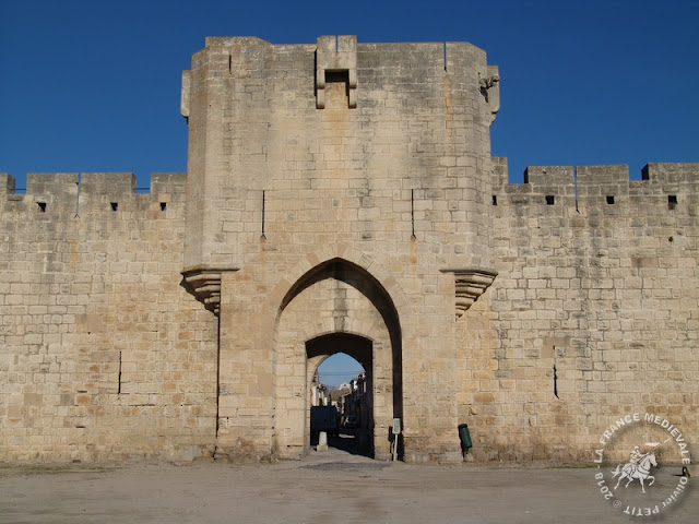 AIGUES-MORTES (30) - Les remparts médiévaux