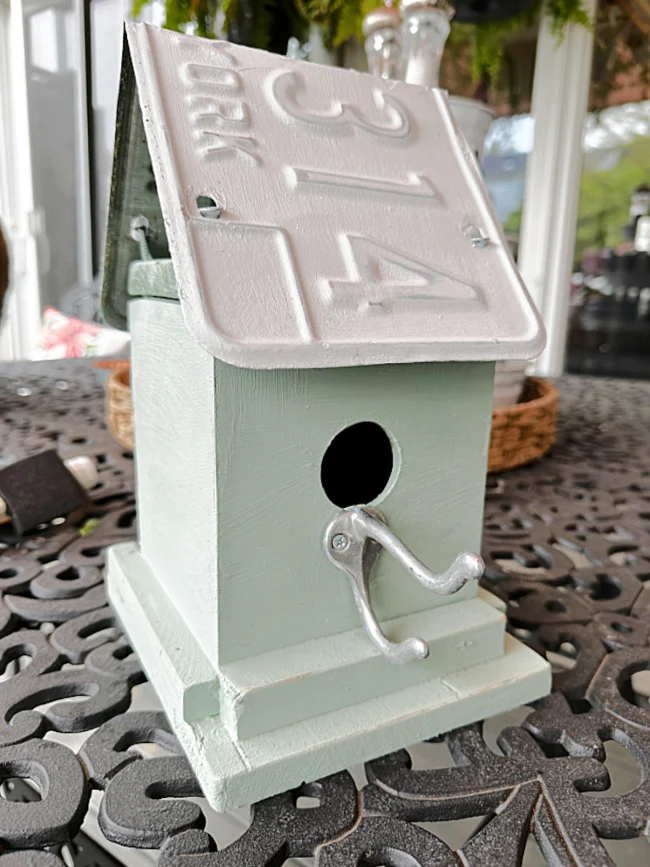 birdhouse with license plate roof