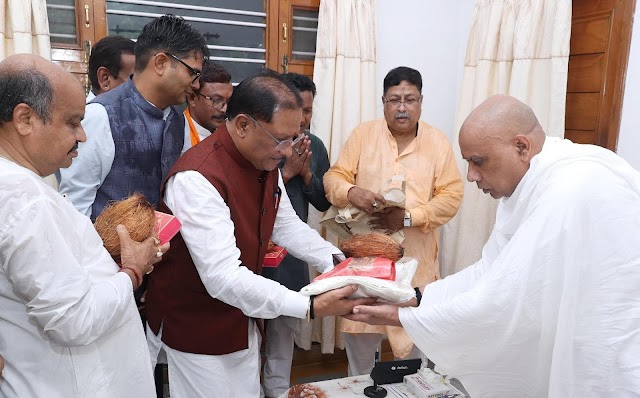मुख्यमंत्री साय ने गुरु पीठ में किया दर्शन और मार्गदर्शन प्राप्त किया, जनप्रतिनिधियों ने भी दी उपस्थिति