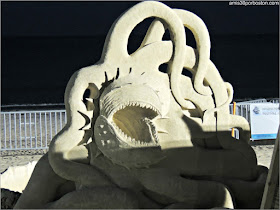 Esculturas de Arena de Revere Beach: The Monstrous Gorge de Leonardo Ugolini