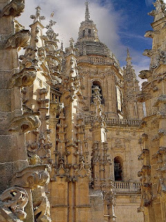 detalhes na Catedral Vieja em Salamanca
