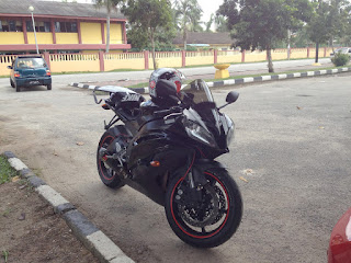 My R6 at the beach car park