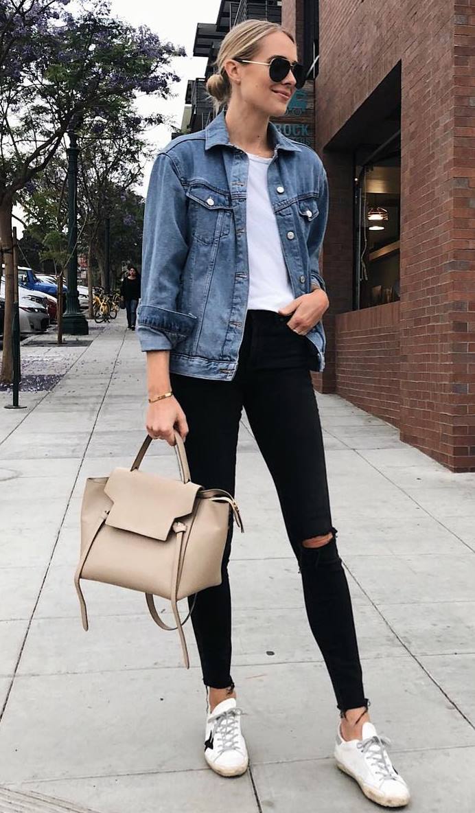 casual style addict / denim jacket + t-shirt + sneakers + bag + black skinnies