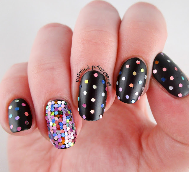 #31DC2015-day-eleven-polka-dot-nails-glitter-placement