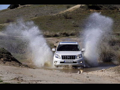 Land Cruiser Off Road Normal Resolution HD Wallpaper